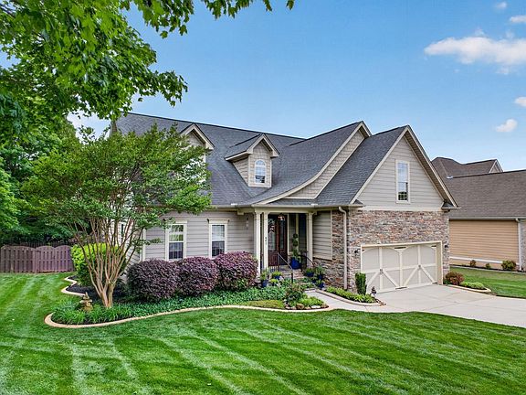 2nd image of 401 Park Ridge Cir