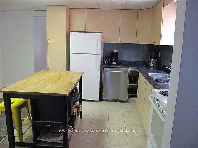 69 Bristol Ave — Photo 5