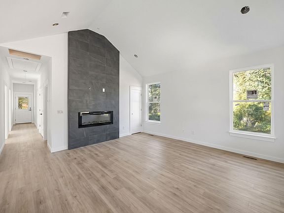 3rd image of 403 Kenmore Dr