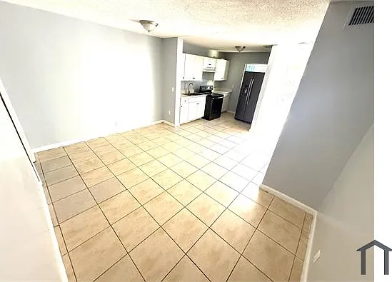 3 bed, 1300 sqft, $3,249 — Photo 4