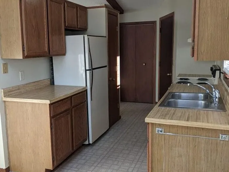 823 Doberman Ct SE — Photo 4