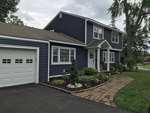 3rd image of 13 Tall Oaks Dr