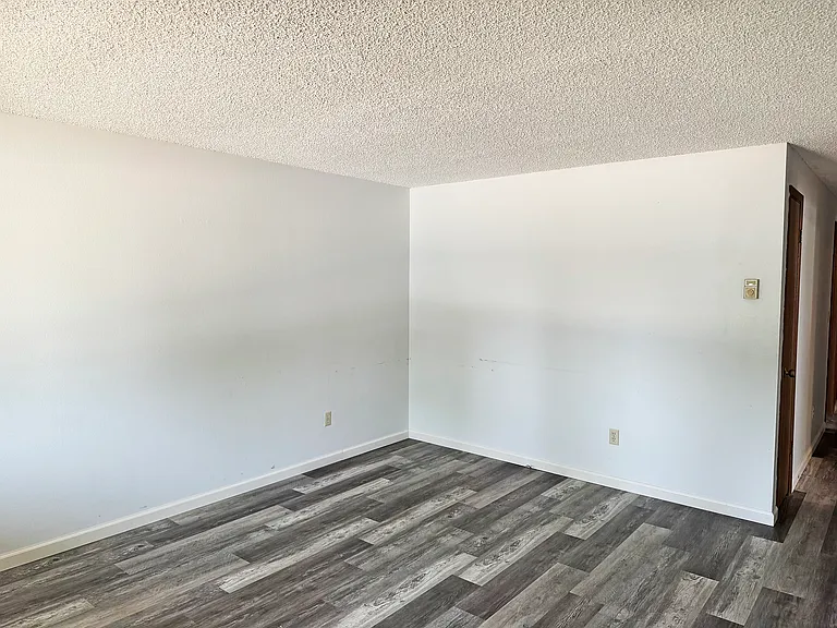 3235 S Law Ave — Photo 5