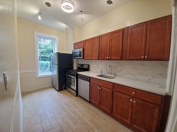 2nd image of 258 Midwood St #1