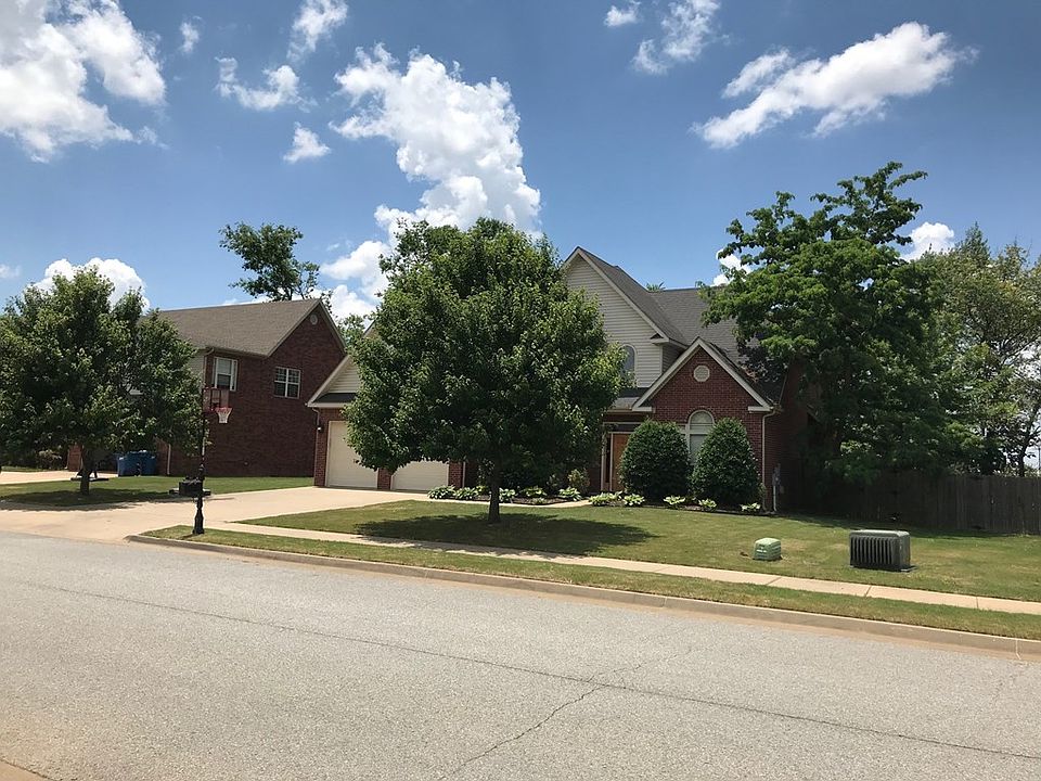 2nd image of 602 SE Jamaica Dr