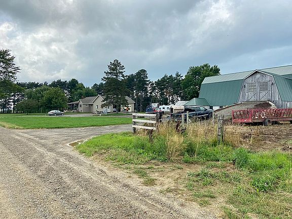 2nd image of 321 E Custer Rd