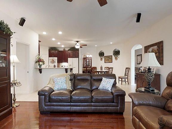 5th image of 262 Oak Place Dr