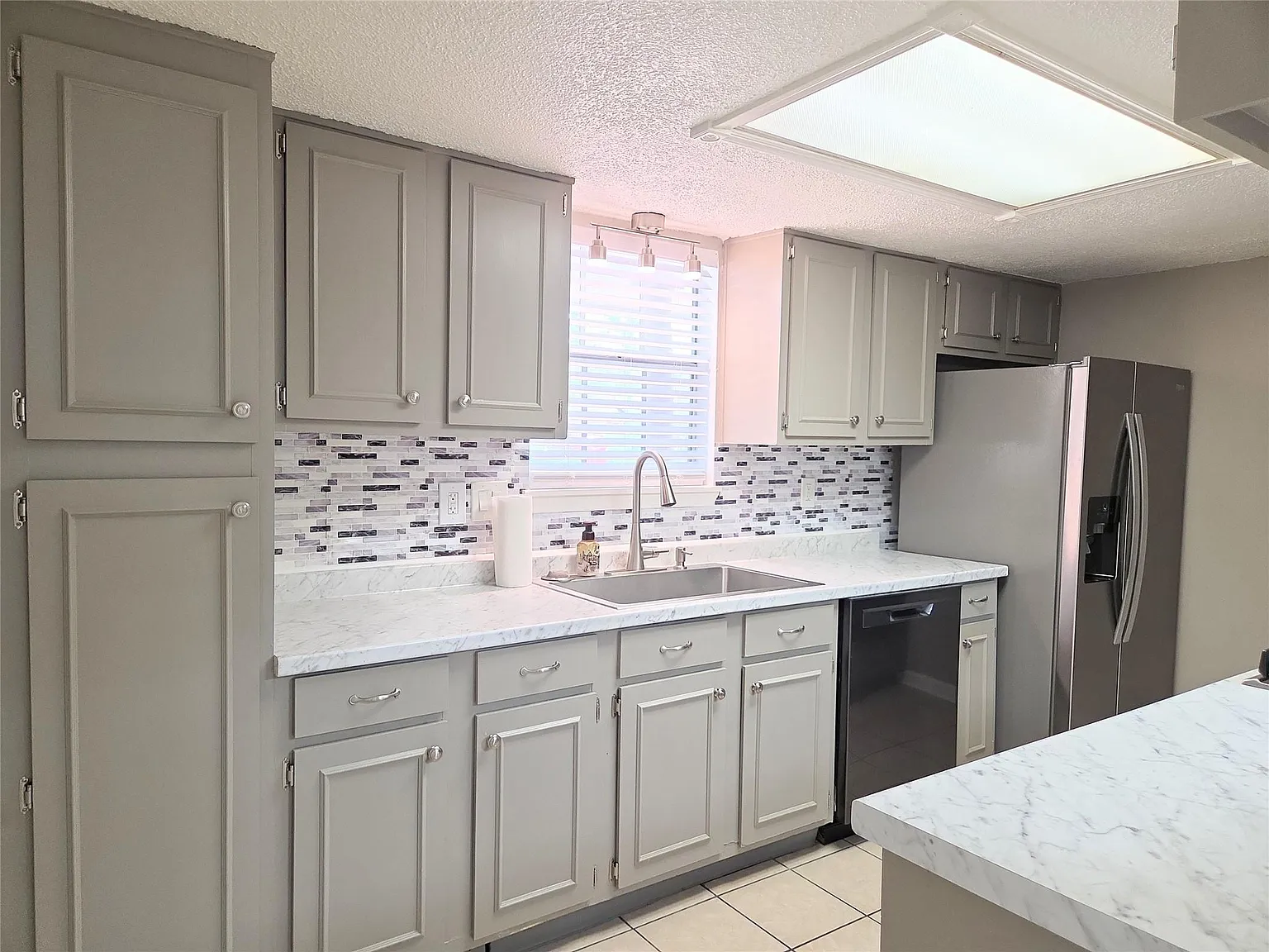 3 bed, 2.0 bath, 1579 sqft, $2,150 — Photo 3