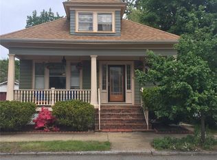 11 Sharon St, Providence, RI 02908