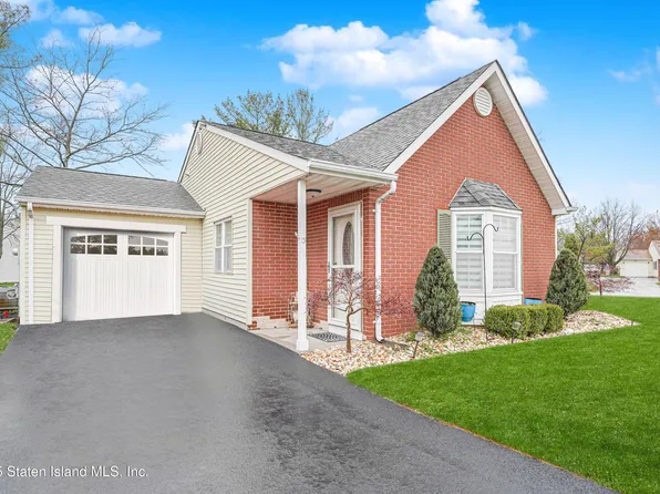 3 Gately Close, Freehold, NJ 07728
