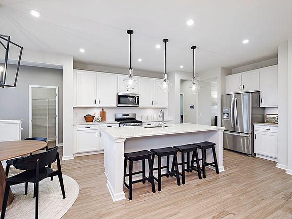 4th image of 15206 Montfort Dr