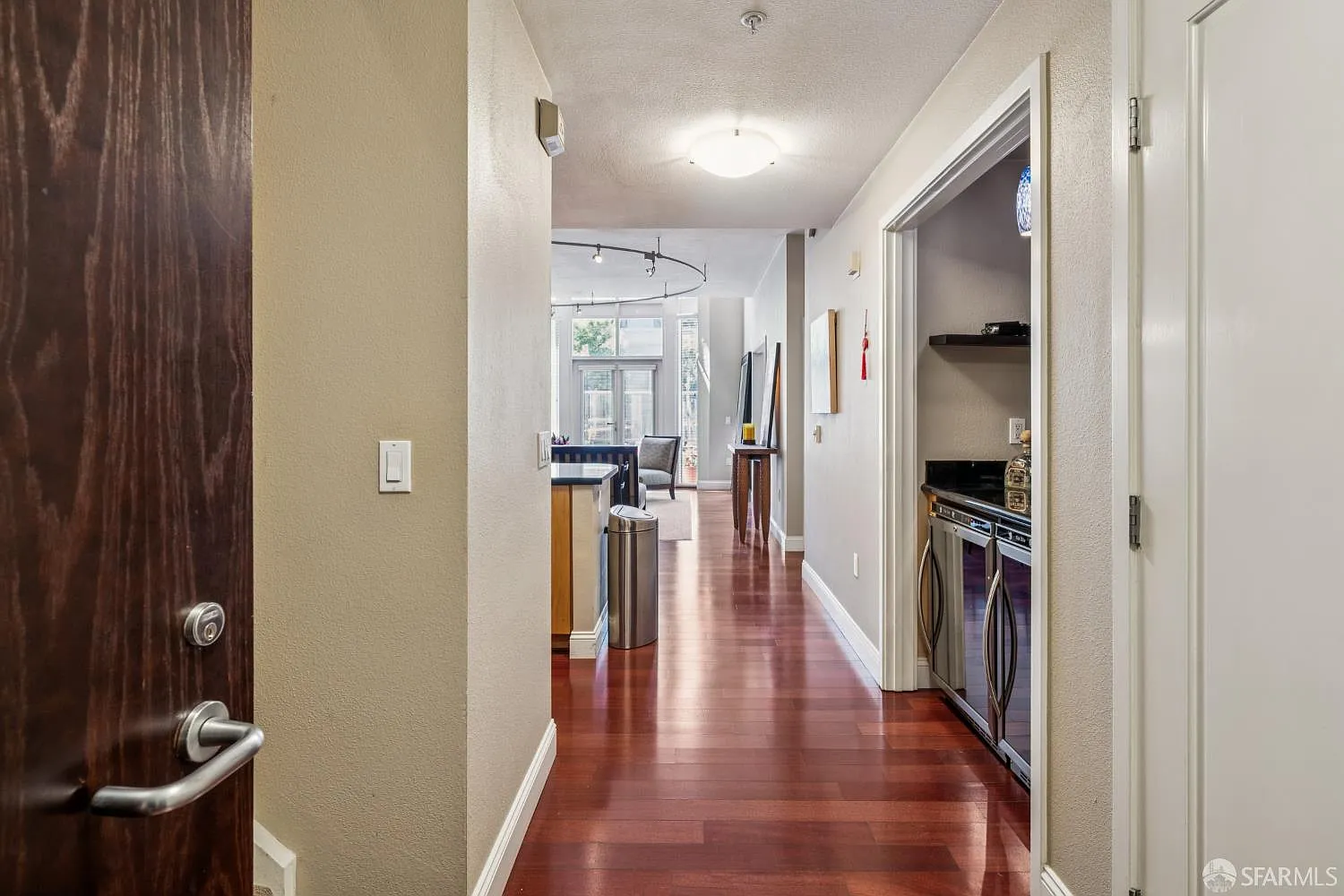 2 bed, 2.0 bath, 1325 sqft, $7,499 — Photo 2