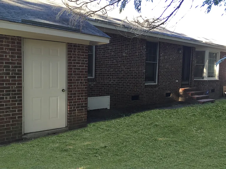 109 Dallas St — Photo 3