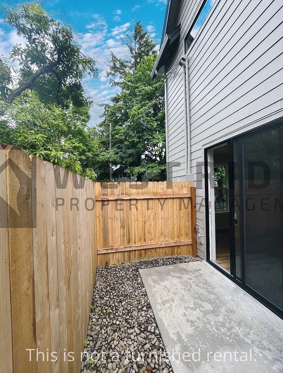 Building Photo - 6125 SE 45th Ave
