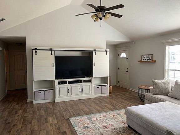 3rd image of 4710 Custer Dr