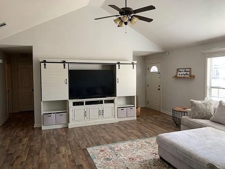 4710 Custer Dr — Photo 3