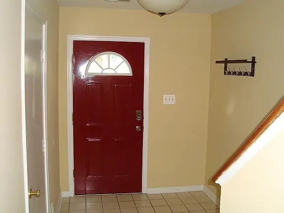 3 bed, 1920 sqft, $2,800 — Photo 2
