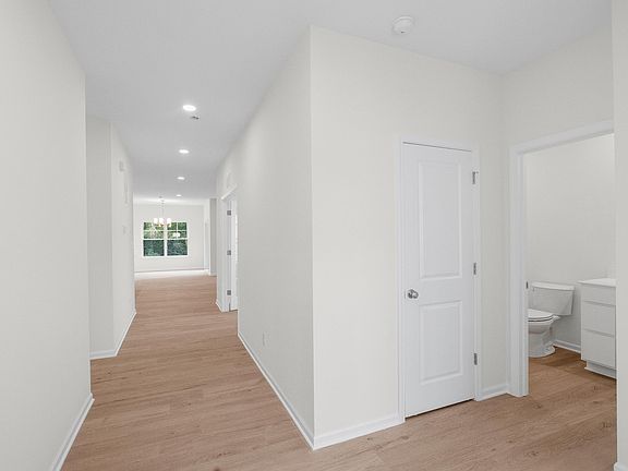 4th image of 3294 Beck St