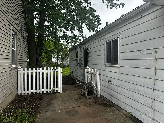 2nd image of 20943 Hollywood St