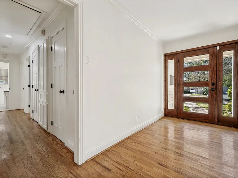 4321 Northview Ln — Photo 2