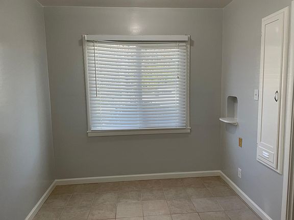 5th image of 305 40th St #305