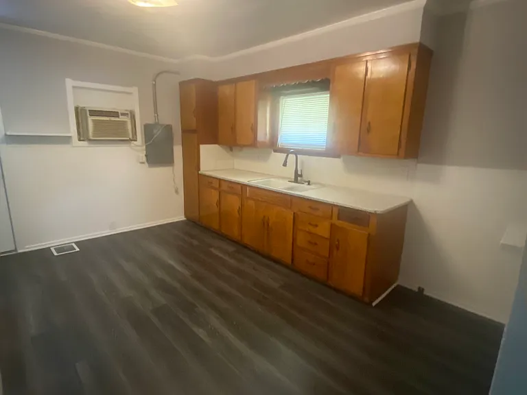 633 Foredale Ave — Photo 1