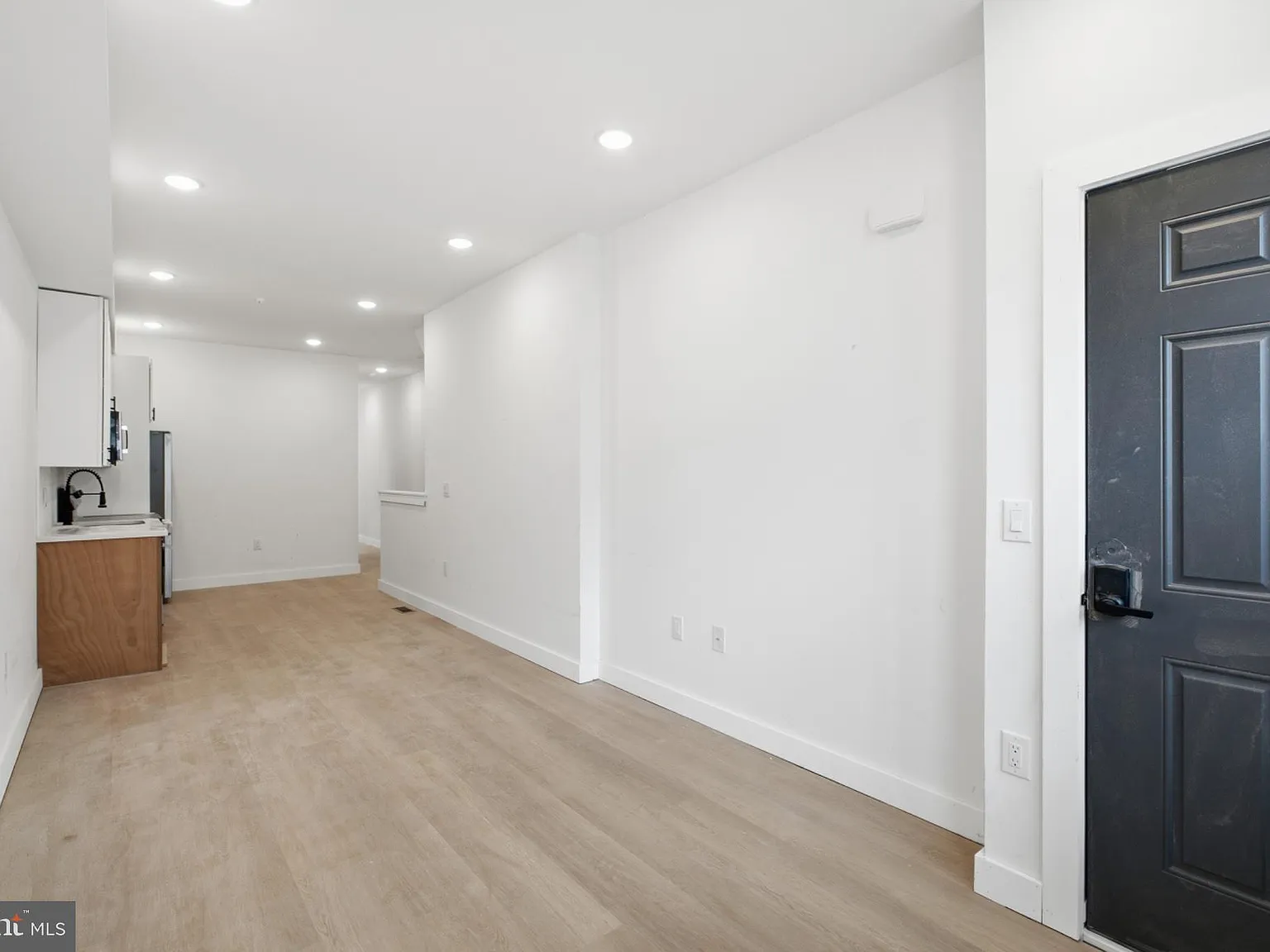 3 bed, 3.0 bath, $1,700 — Photo 3