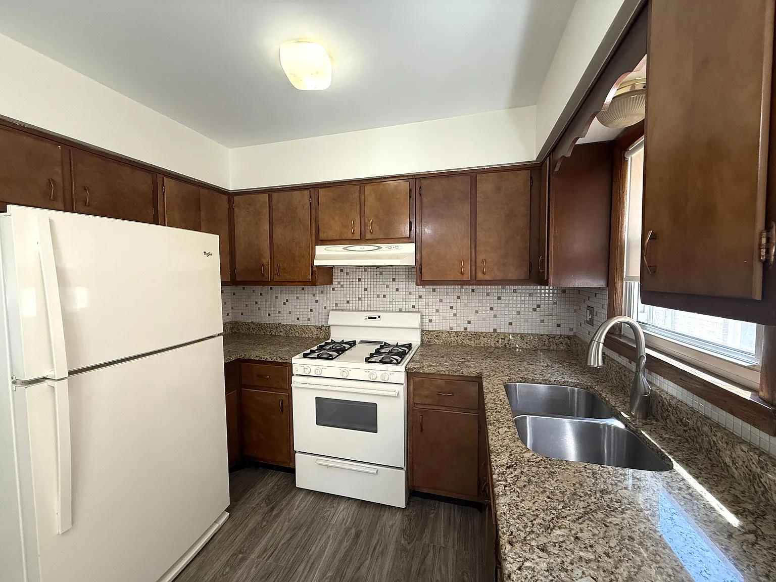 2 bed, 750 sqft, $1,850 — Photo 2