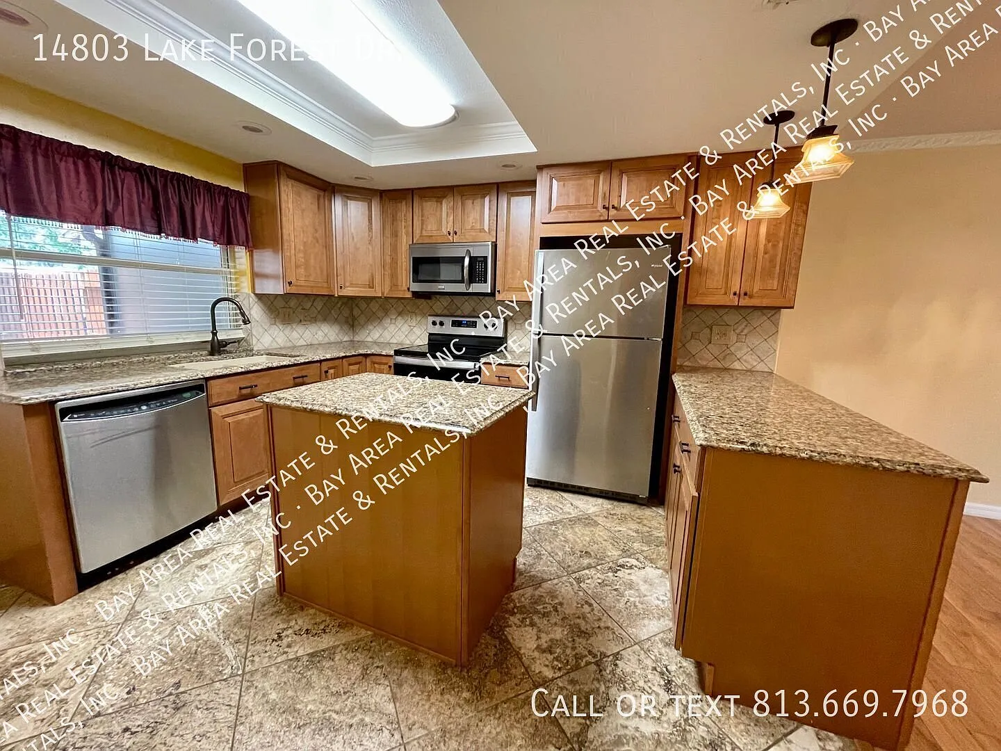 Lake Forest 3 Bedroom 1.5 Bathrooms — Photo 2