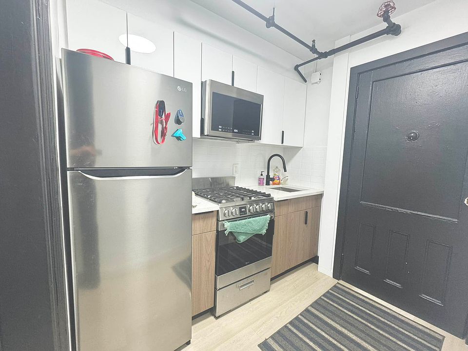 2nd image of 211 Lafayette Ave #3