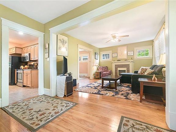 5th image of 925 Highland Ave