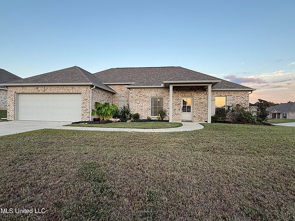 2nd image of 700 Cottonwood Way