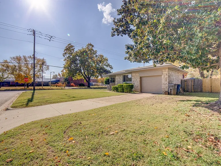5548 S Owasso Ave — Photo 2