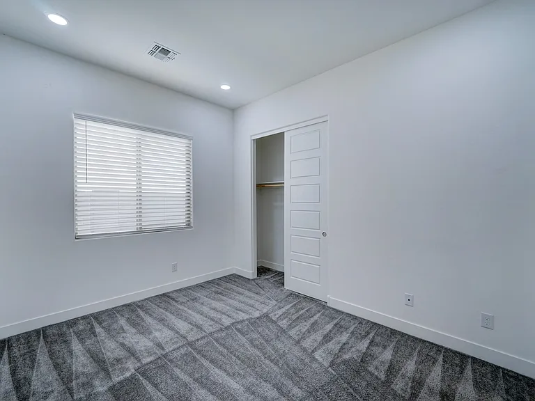13533 N 146th Ln — Photo 30