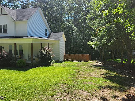 3rd image of 546 Carolina Oaks Ave