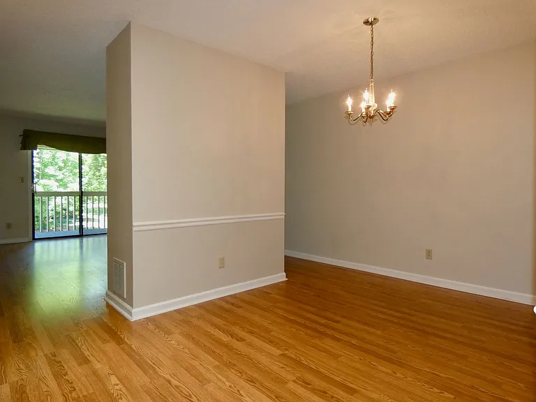 804 Abbey Cir — Photo 6