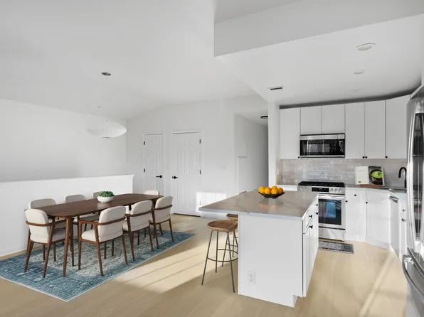 3-17 Endeavor Place image 4 of 21