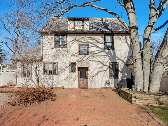 3rd image of 1834 Jackson Ave