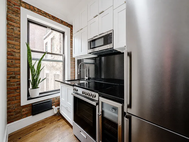 106 W 13th St #17 — Photo 2
