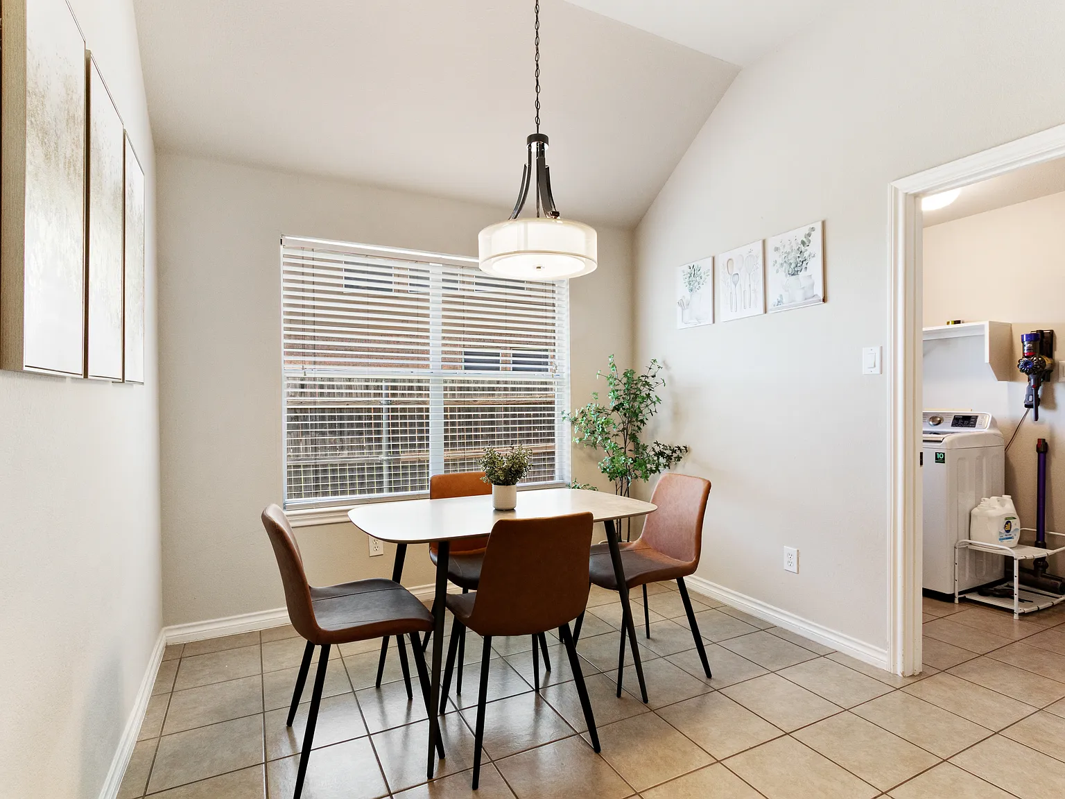3 bed, 2375 sqft, $5,000 — Photo 4