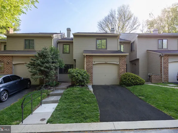 202 Curtis Ct, Chesterbrook, PA 19087