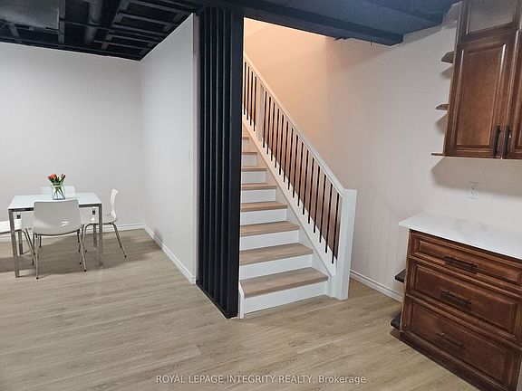3rd image of 804 Hot Springs Way