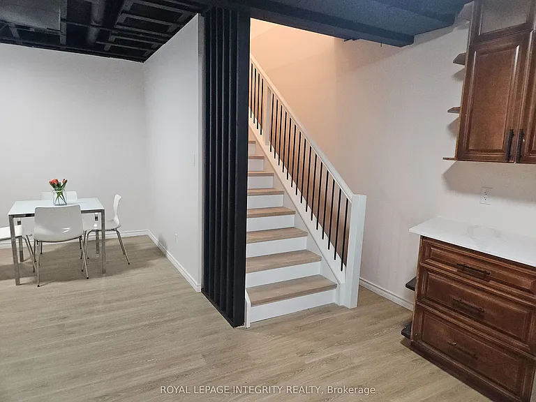 804 Hot Springs Way — Photo 3