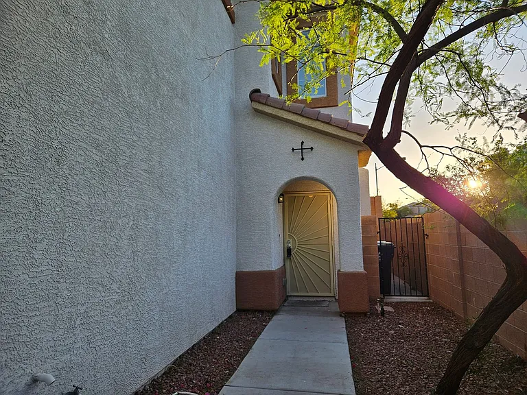 7349 Trailside Park Ct — Photo 4