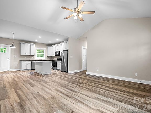 3rd image of 1700 Ivey Ct
