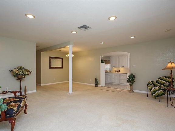 5th image of 401 Orange Ave