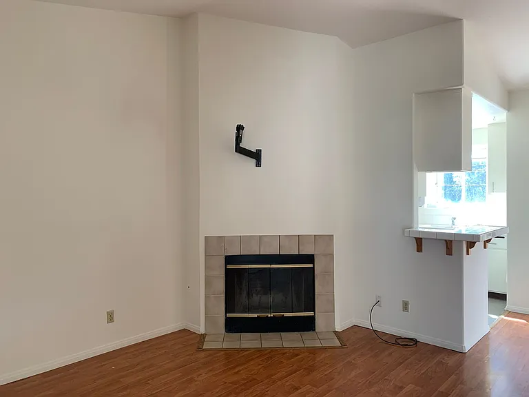 2403 Meade Ave — Photo 3