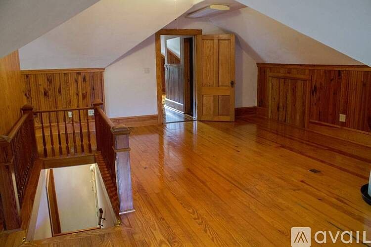 1st image of 625 NE 1st St APT 8