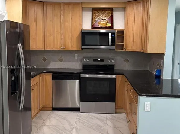 9 SE 10th Ct, Deerfield Beach, FL 33441