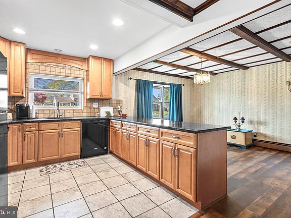 2nd image of 58 Nearwood Ln